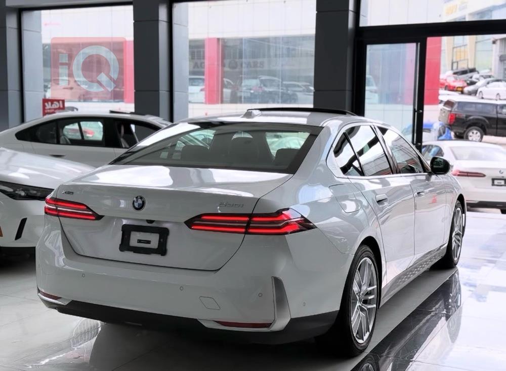 بی ئێم دەبڵیو سیریەس 5